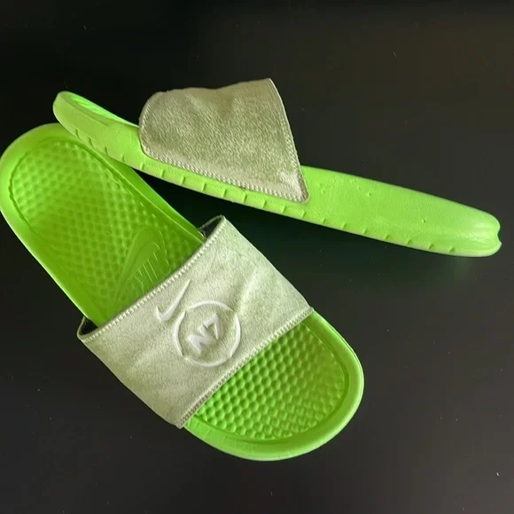 Nike Slides - Picture 7 of 11